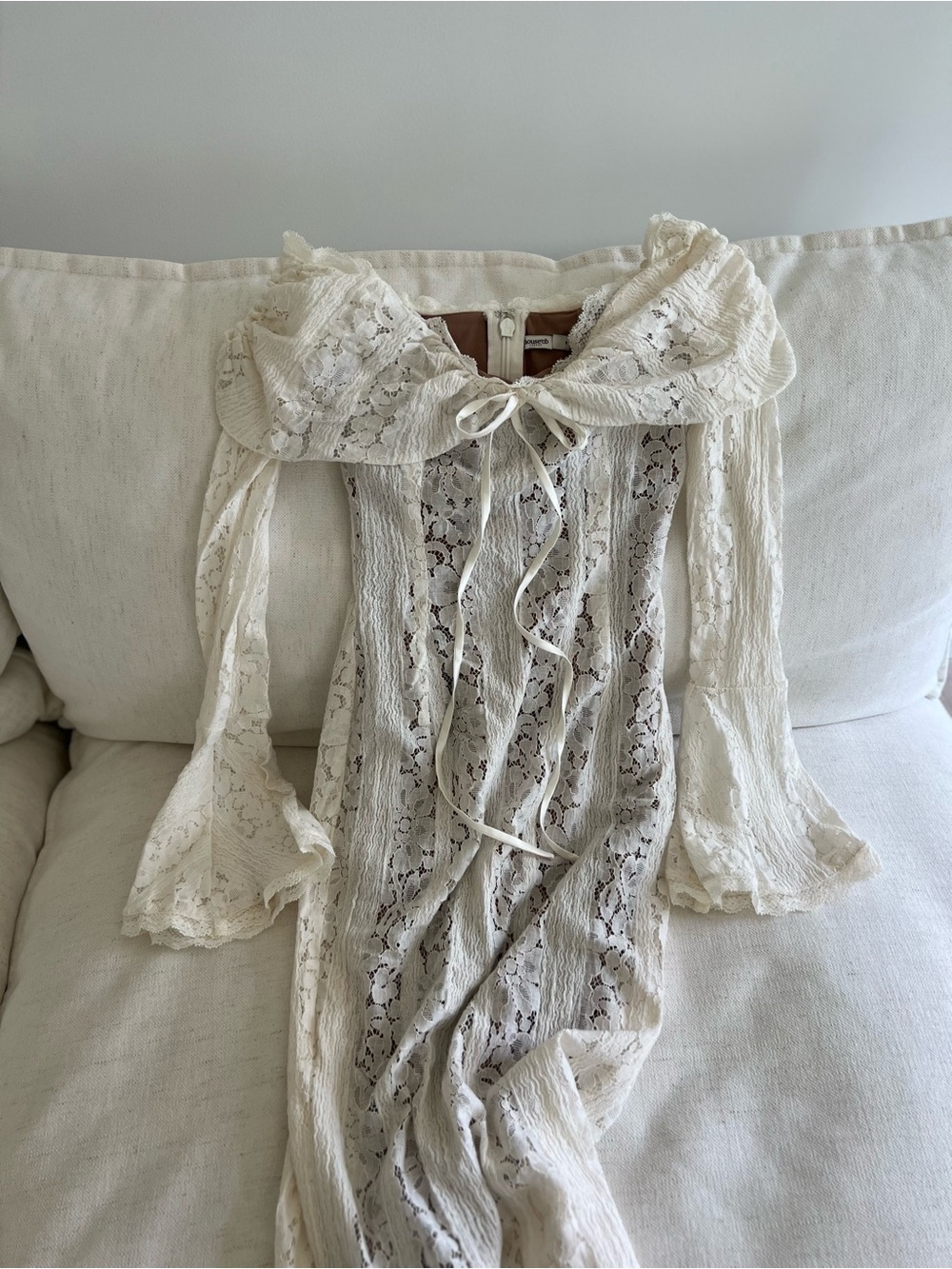 House of Cb BELLE
Vintage Cream Floral Lace Off Shoulder Maxi Dress